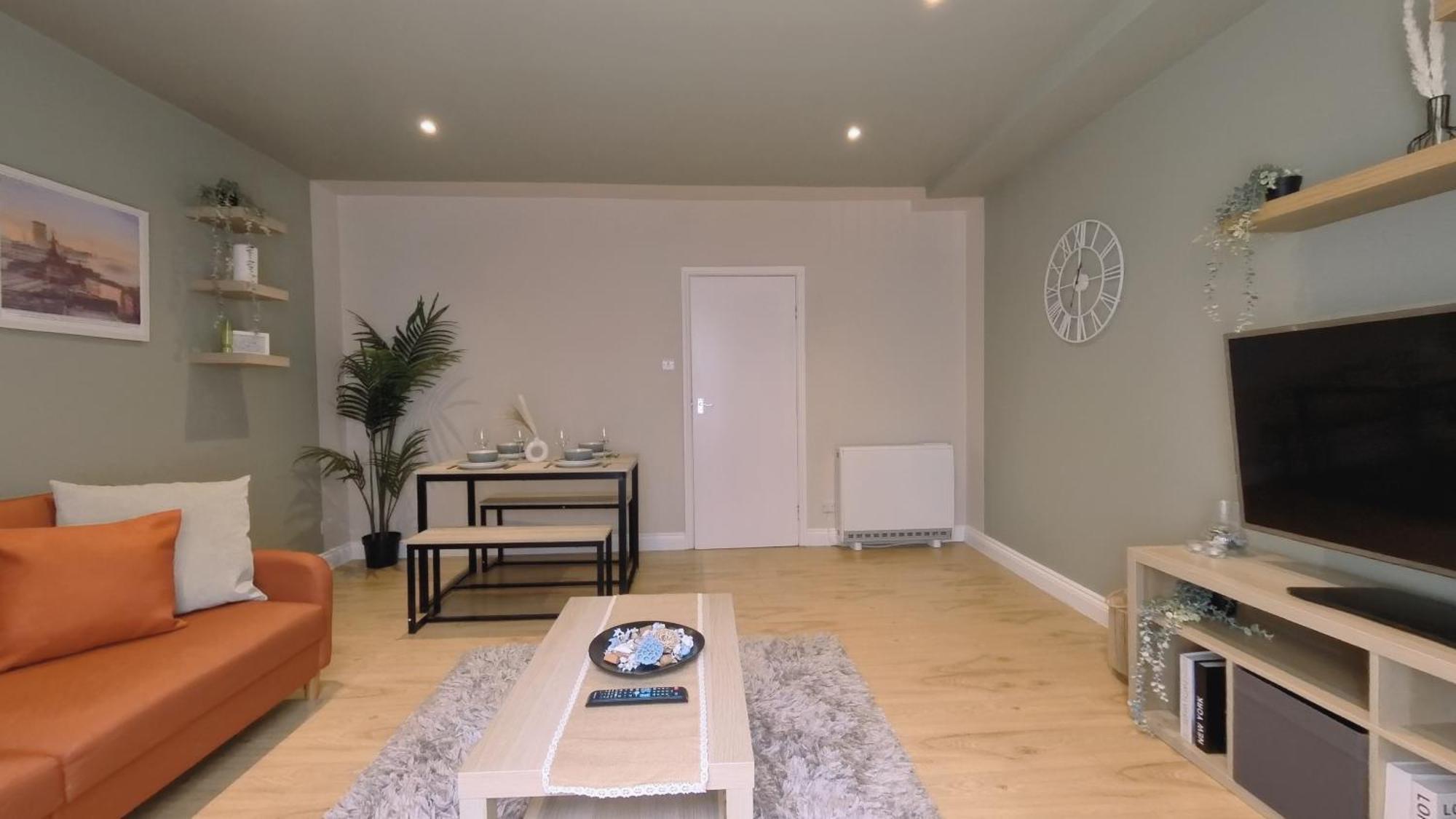 Group Bookings: Up To 30 Guests Across 5 Spacious Flats! Keyless Access Free Wifi & Parking Бирмингем Экстерьер фото