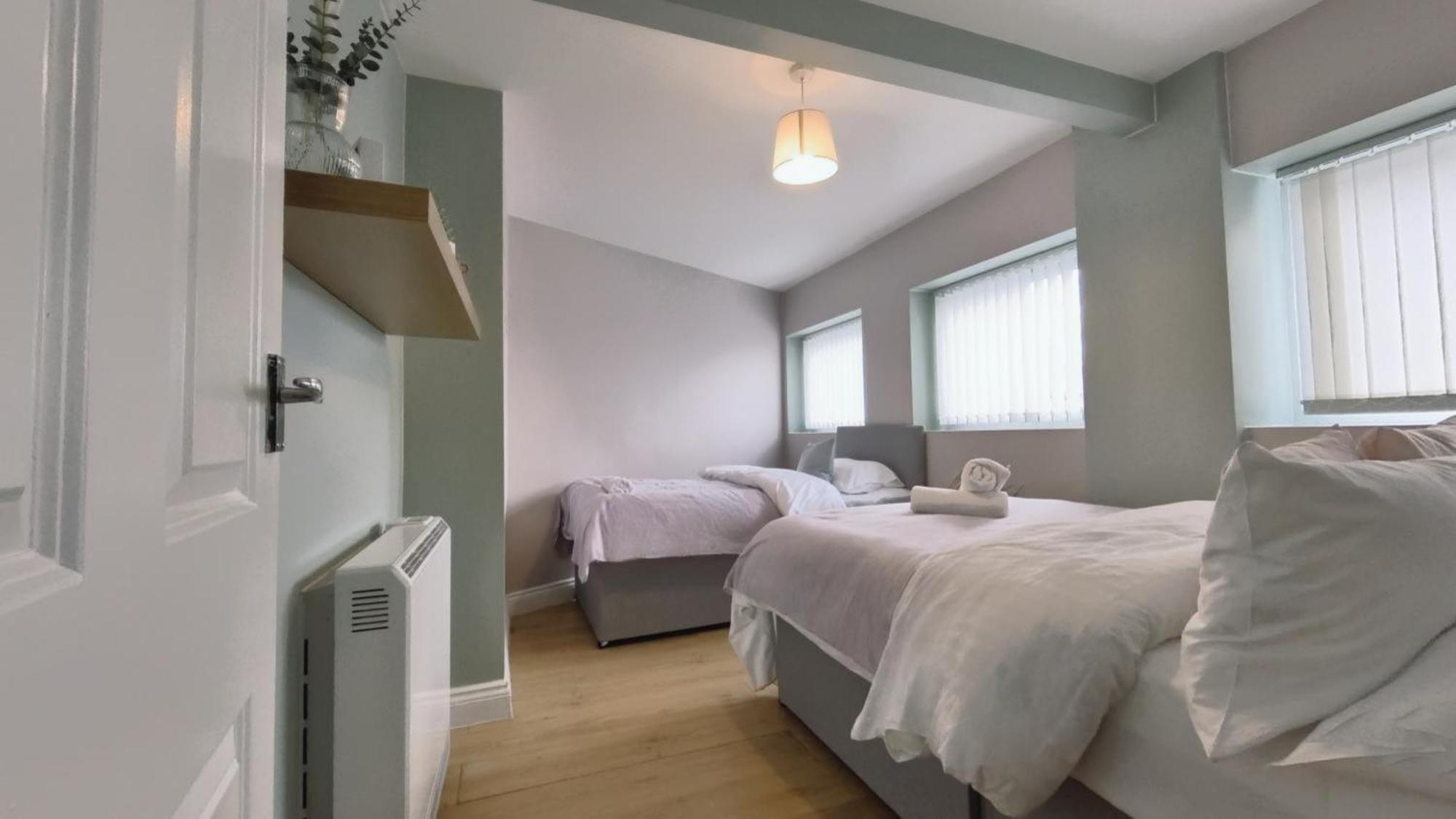Group Bookings: Up To 30 Guests Across 5 Spacious Flats! Keyless Access Free Wifi & Parking Бирмингем Экстерьер фото