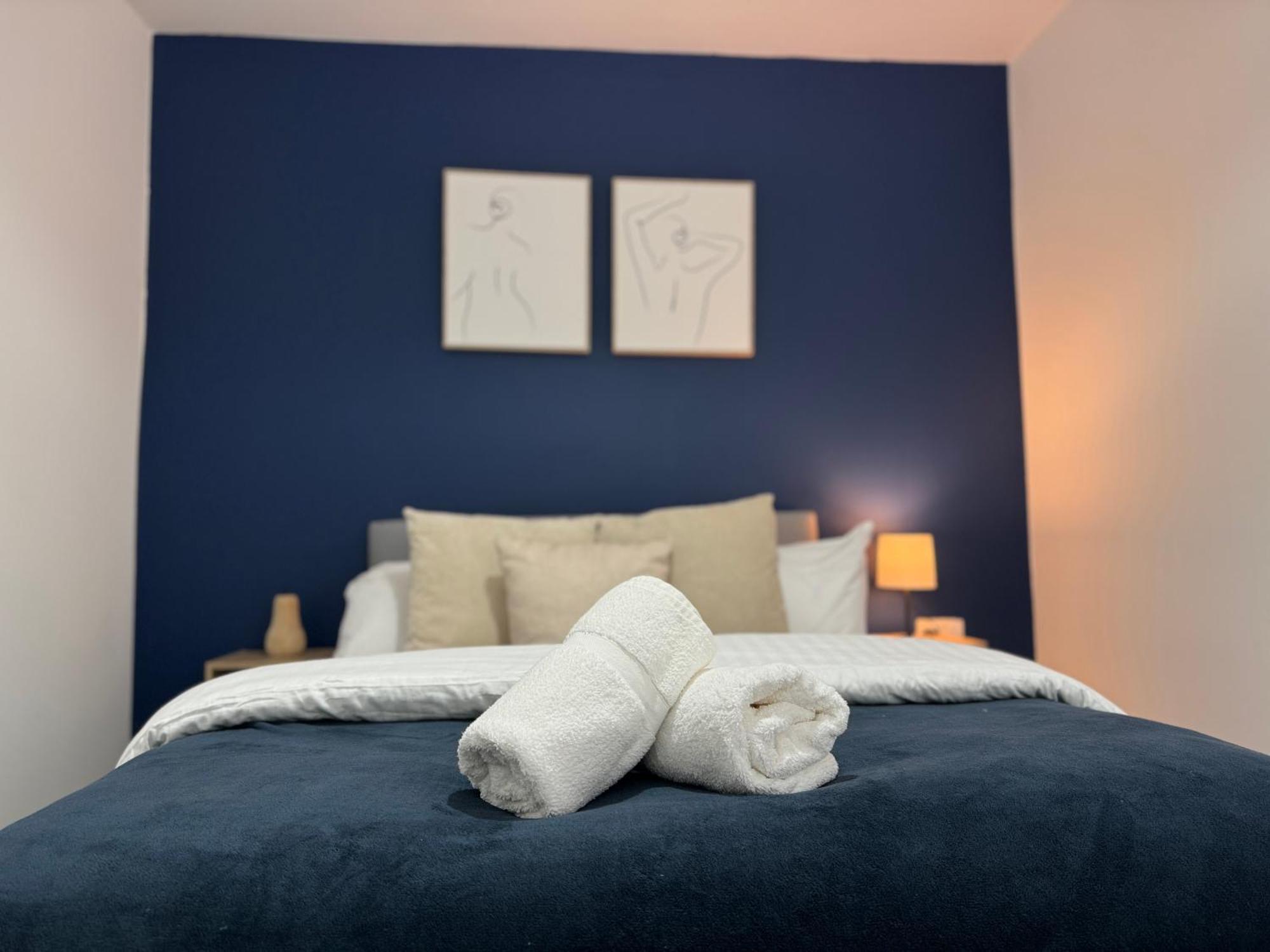 Group Bookings: Up To 30 Guests Across 5 Spacious Flats! Keyless Access Free Wifi & Parking Бирмингем Экстерьер фото