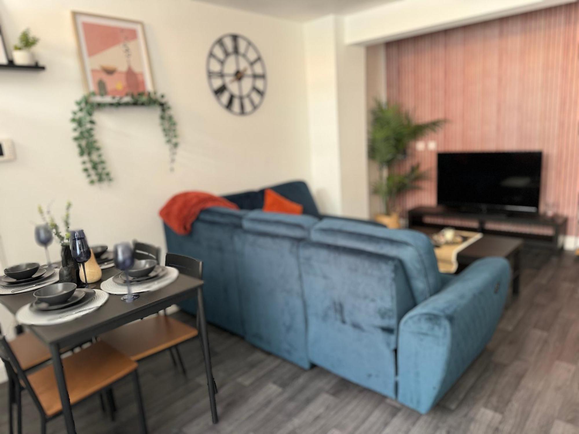Group Bookings: Up To 30 Guests Across 5 Spacious Flats! Keyless Access Free Wifi & Parking Бирмингем Экстерьер фото