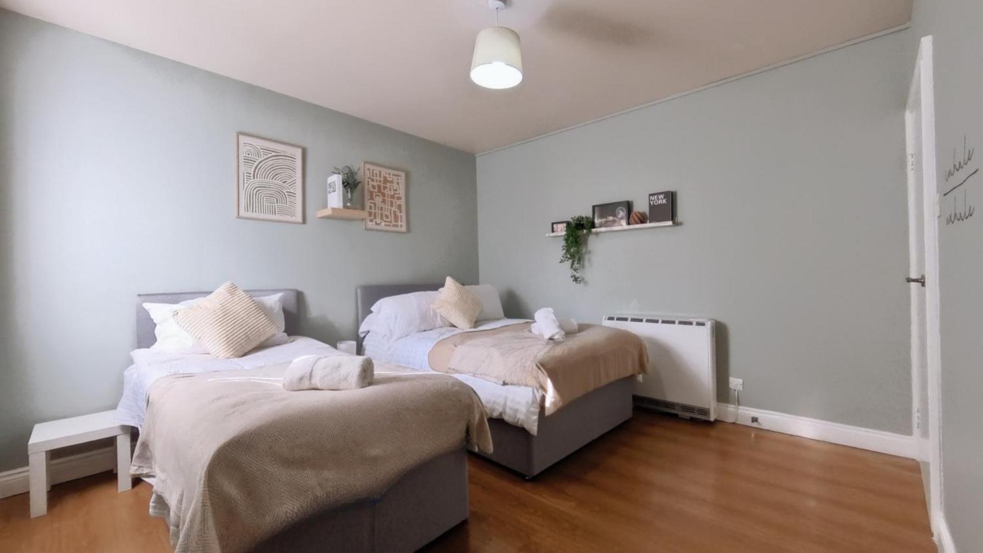 Group Bookings: Up To 30 Guests Across 5 Spacious Flats! Keyless Access Free Wifi & Parking Бирмингем Экстерьер фото
