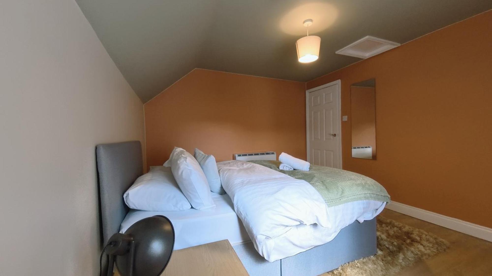 Group Bookings: Up To 30 Guests Across 5 Spacious Flats! Keyless Access Free Wifi & Parking Бирмингем Экстерьер фото