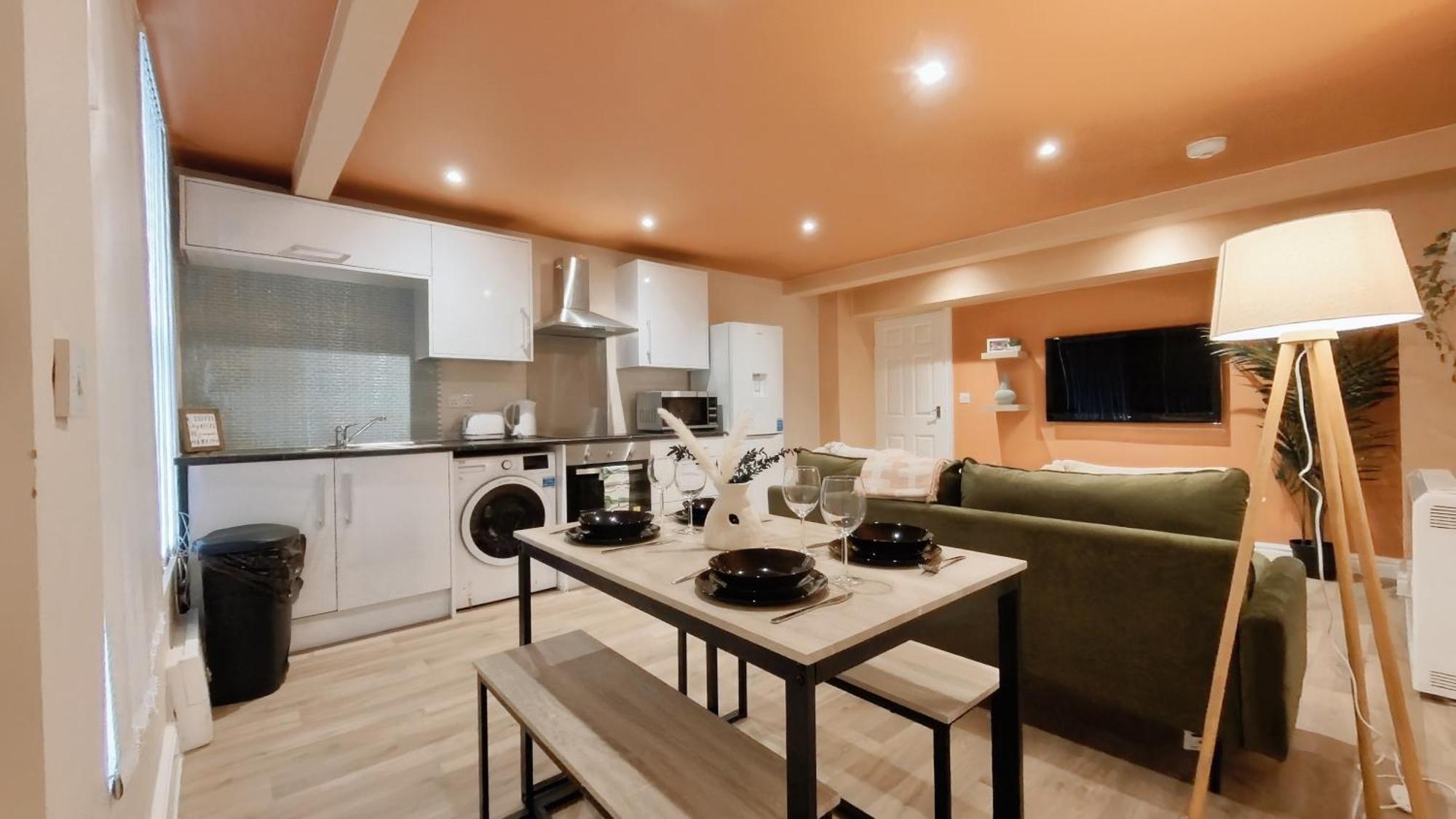 Group Bookings: Up To 30 Guests Across 5 Spacious Flats! Keyless Access Free Wifi & Parking Бирмингем Экстерьер фото